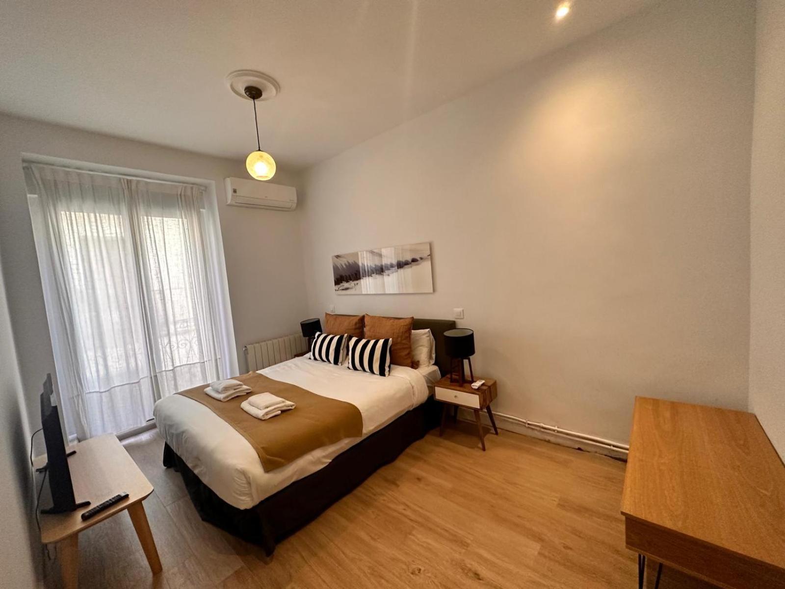 Amazing 3bd 3bth With 9 Balconies By Madrid4you Apartament *